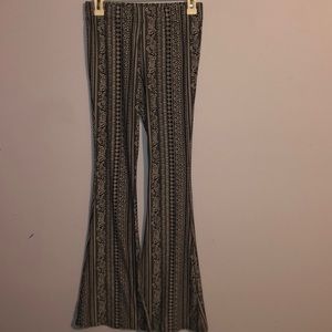 S bell bottom yoga pants. High waisted.